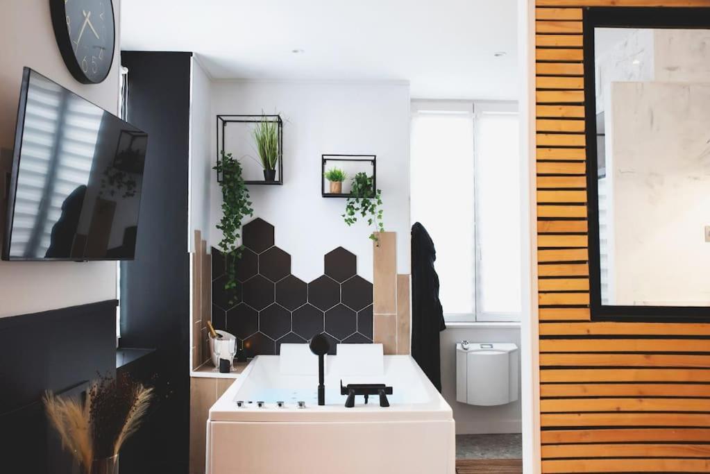 Love Room, La Douce Angevine Angers Zewnętrze zdjęcie